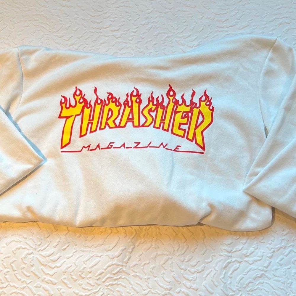 white thrasher ❤️‍🔥 logo hoodie 
Thrasher brand 
(no strings)